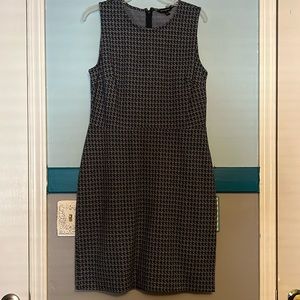 Banana Republic Houndstooth sleeveless shift dress. Size 12